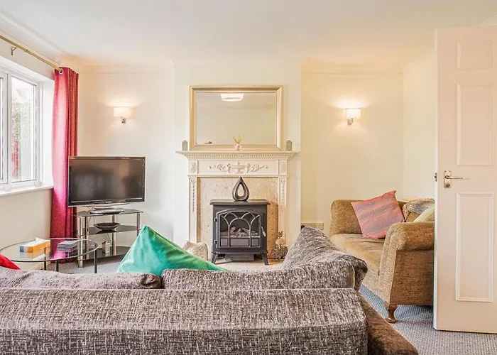 Central 2 Bed House W/ Garden And Free Parking!