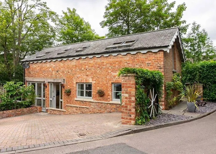 Luxury -Chelt Walking-2Bed-Long Stays-Parking