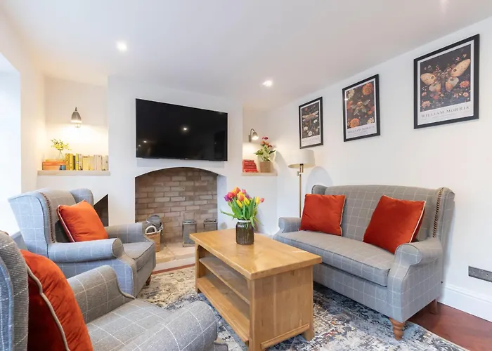 Charming Two Bedroom Apartment In Fairview