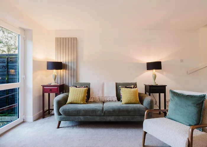 Corner House - Bright 2 Bed In Cheltenham