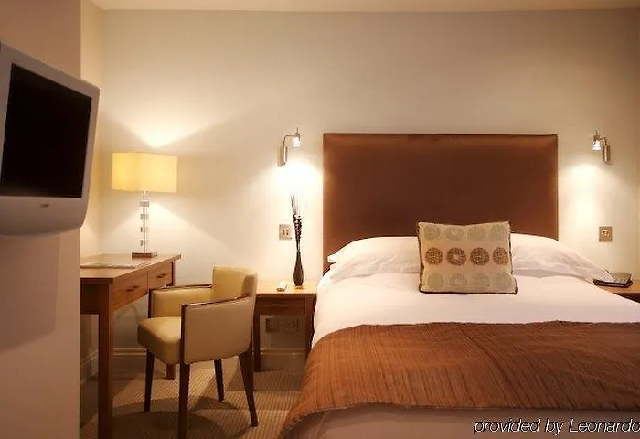 The George Hotel & Monty\'S