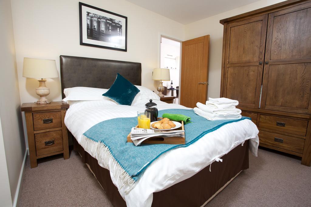 Suffolk Road Apartment *