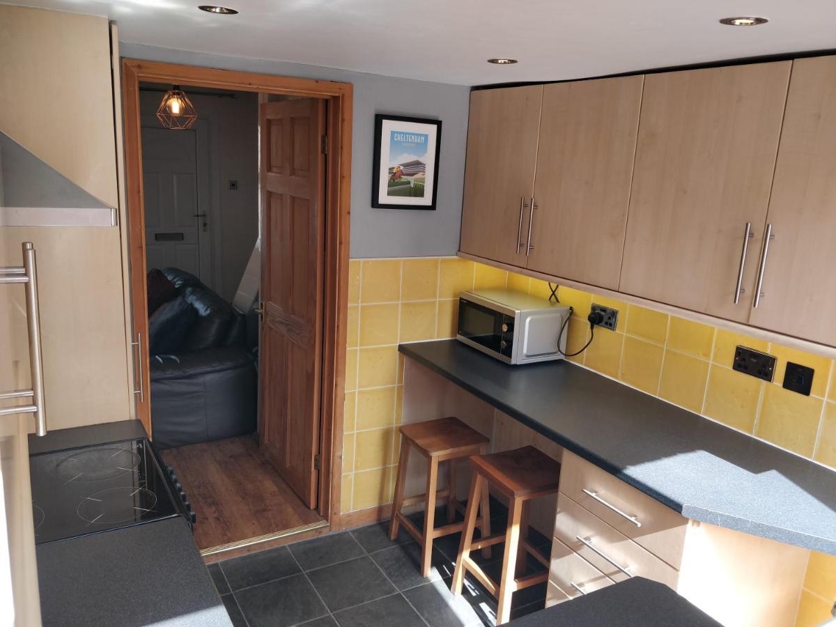 Town Centre House With Free Parking * Cheltenham