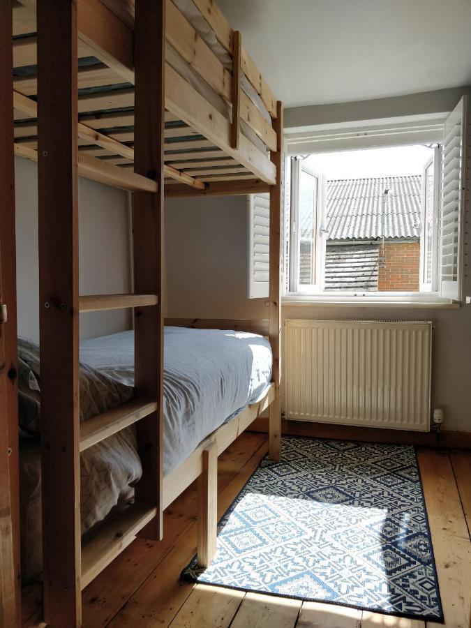 Town Centre House With Free Parking *