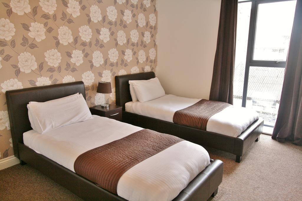 By Roomsbooked Hotel