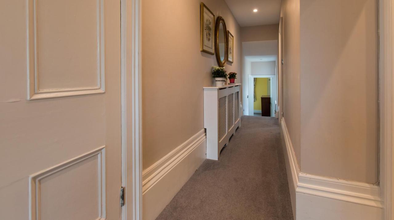 Apartment Flat 3, 6 Lypiatt Terrace Gloucestershire Gl50 2sx
