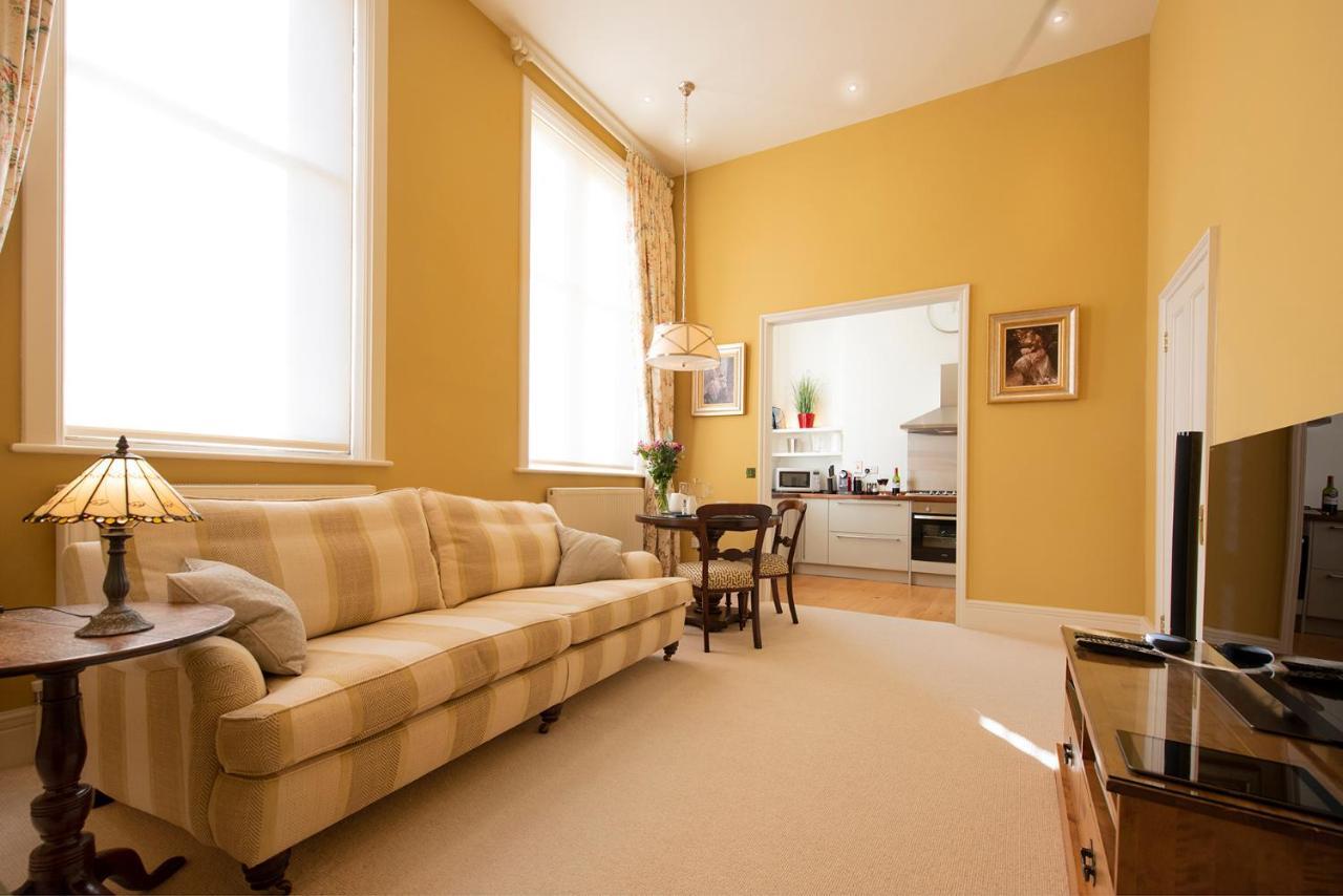 Arkle - Five Star Town Centre Apartment,