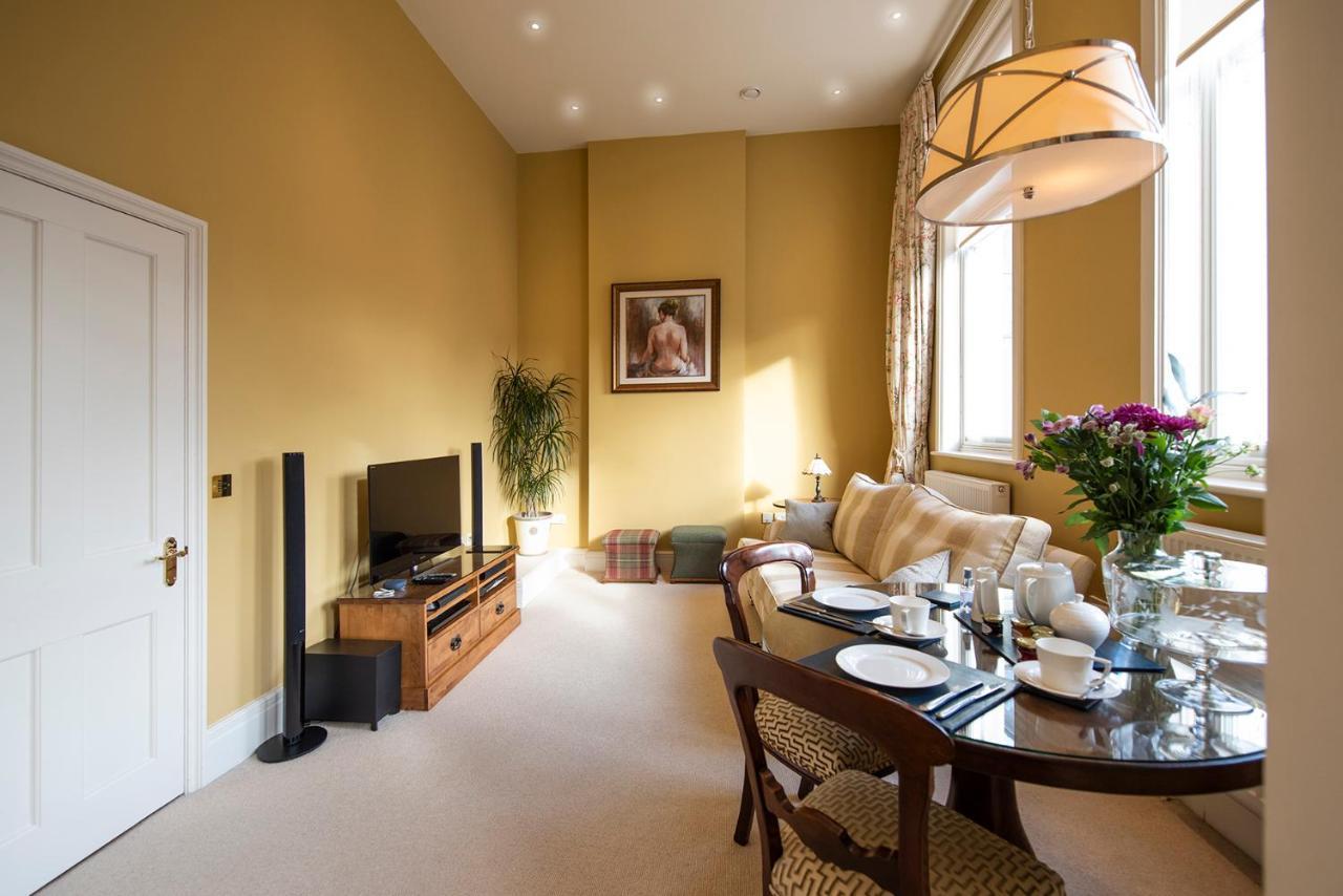 Arkle - Five Star Town Centre Apartment,