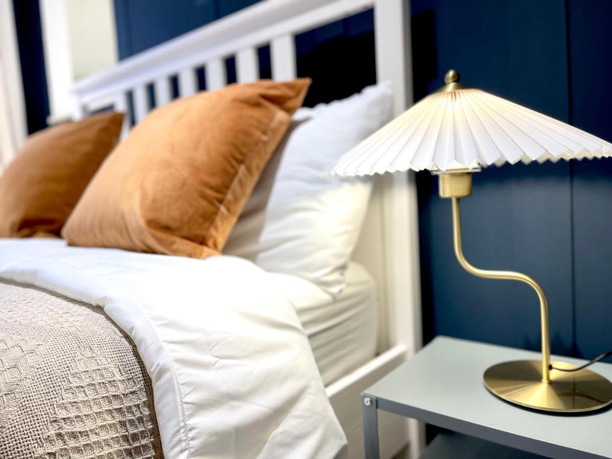 Am Living - Town Centre - St Georges Square Apartment Cheltenham
