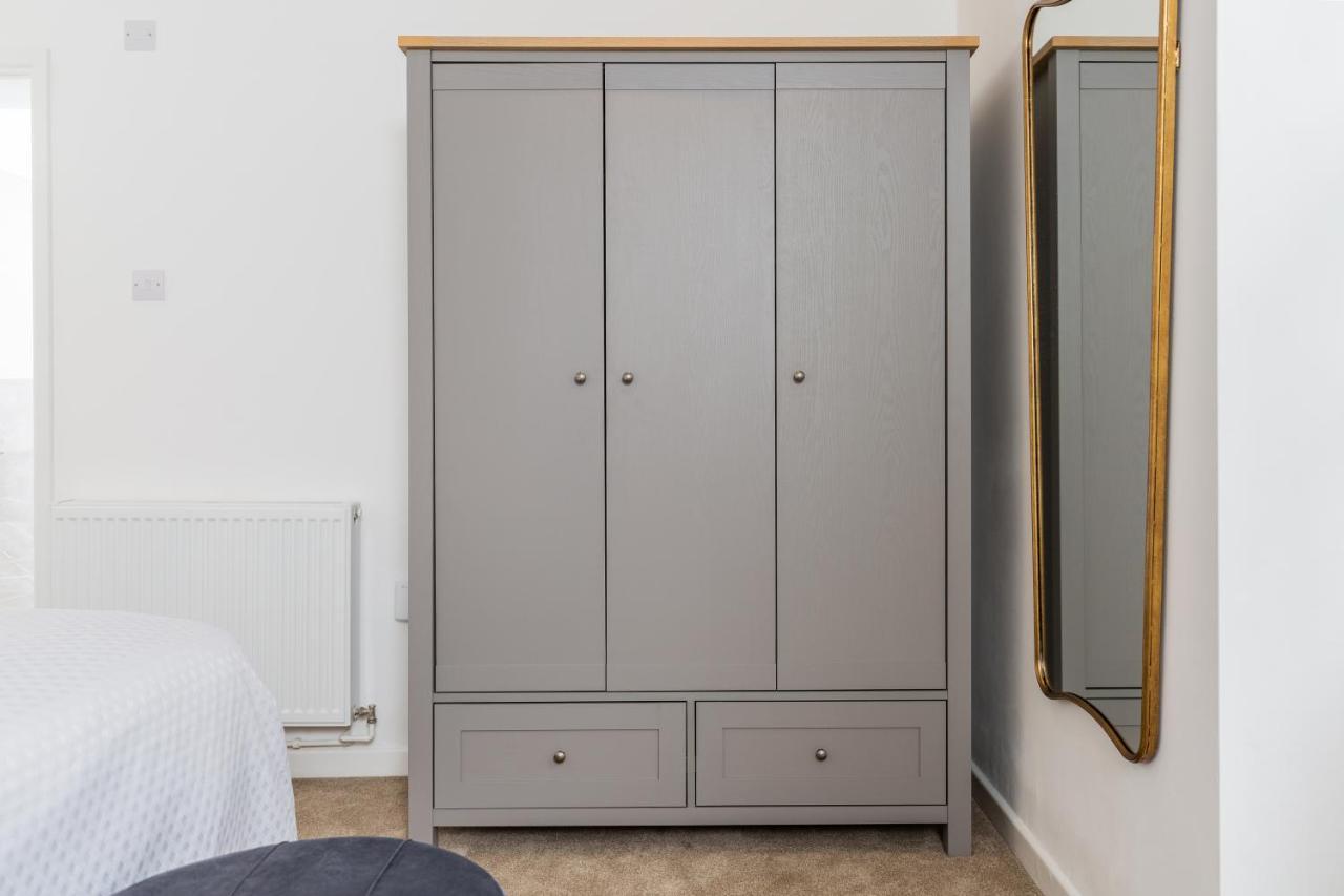 Elizabeth Flat 5 - By Luxury