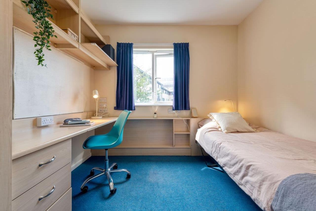 Shaftesbury Hall: Student With Private & Shared Kitchen