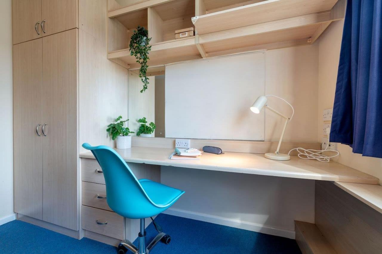 Shaftesbury Hall: Student With Private & Shared Kitchen Apartment *