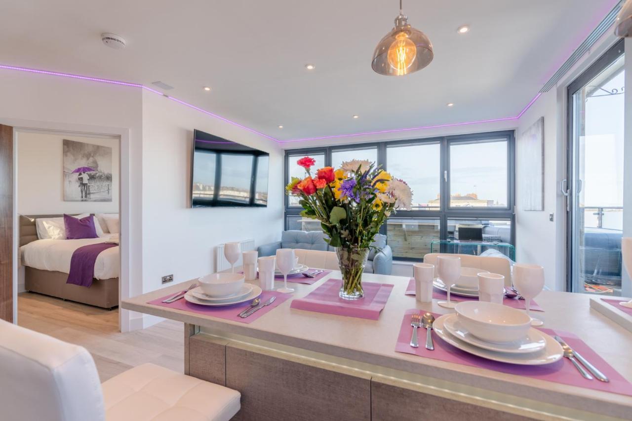 Penthouse With Hot Tub & Views 22 Cheltenham