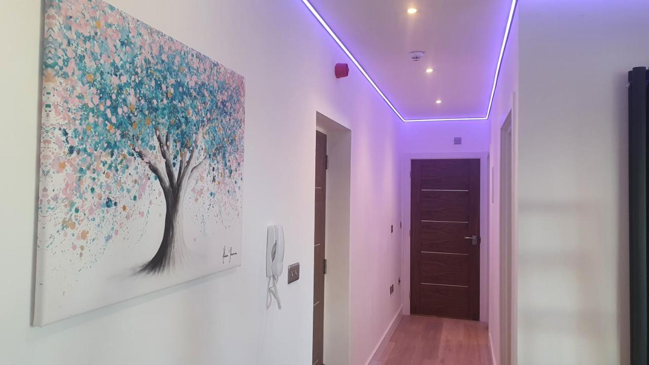 Penthouse With Hot Tub & Views 24 Apartment Cheltenham