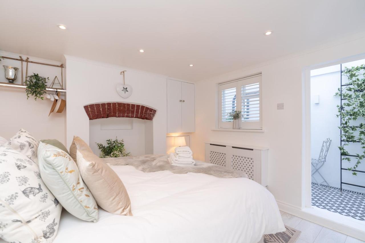 - With Patio And Sofa Bed! Cheltenham