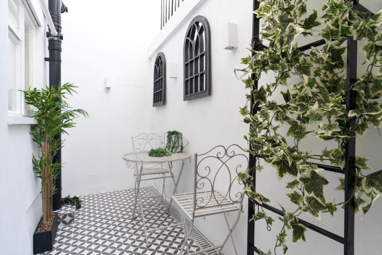 - With Patio And Sofa Bed! Apartamento