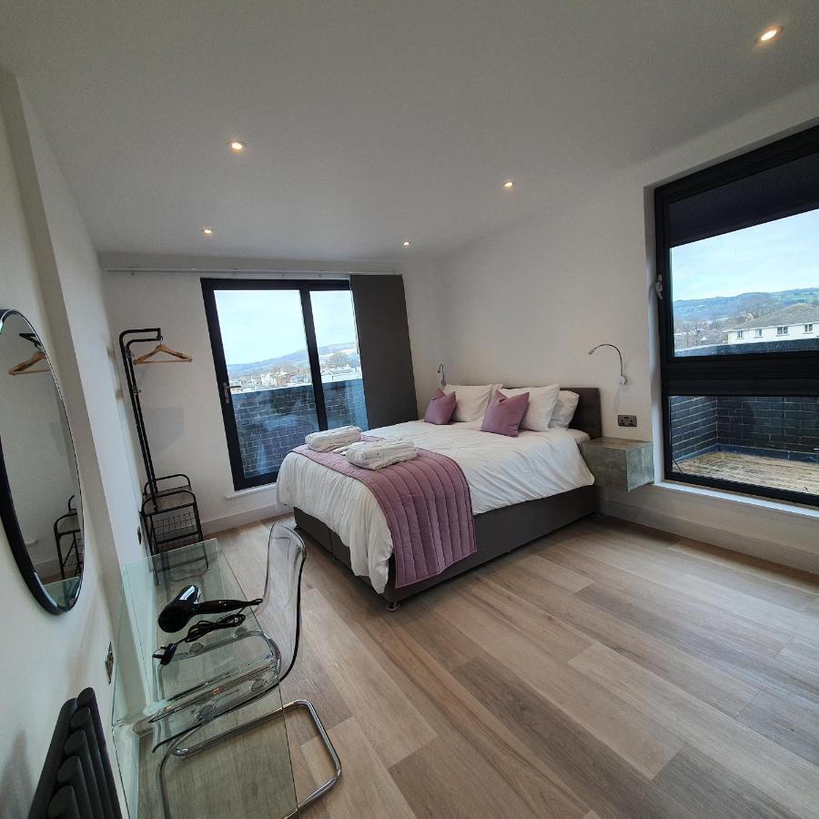 Penthouse With Hot Tub & Views 24 * Cheltenham