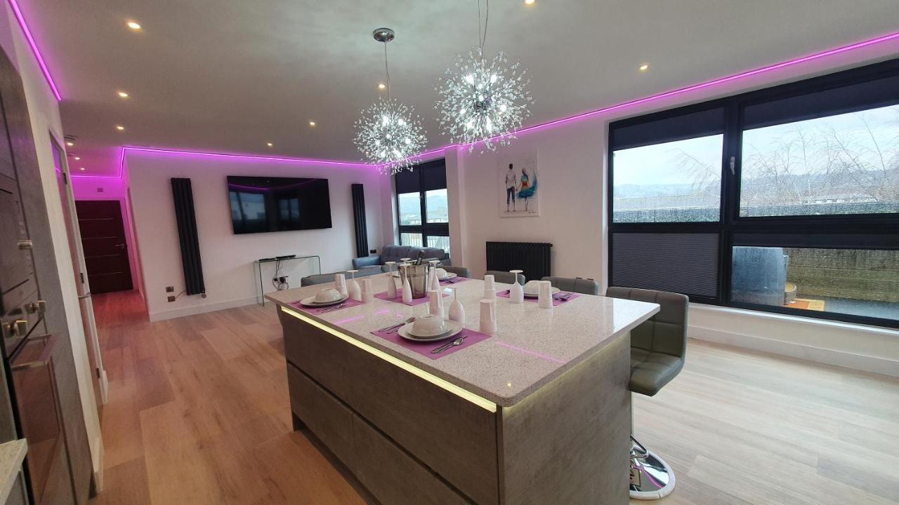 Penthouse With Hot Tub & Views 24 *