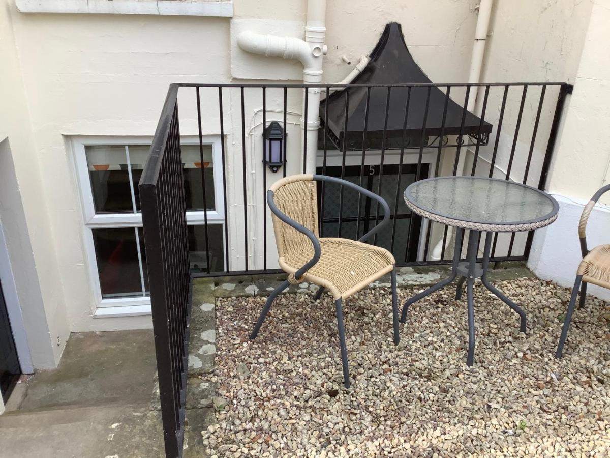 Apartment Luxury Refurbished 2 Bedroom Regency