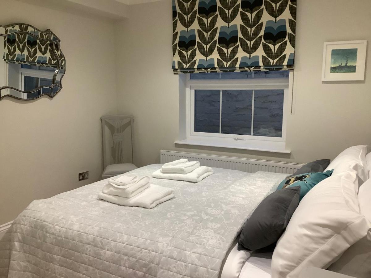 Apartment Luxury Refurbished 2 Bedroom Regency Cheltenham