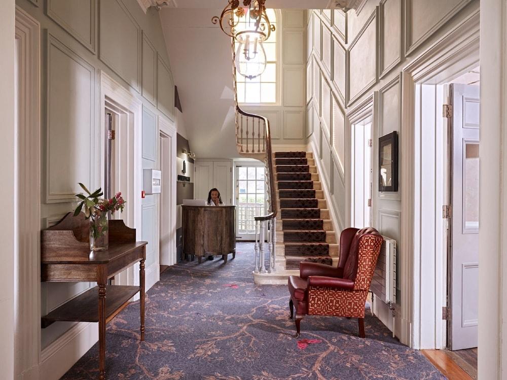 Cotswold Grange Bed & Breakfast Cheltenham