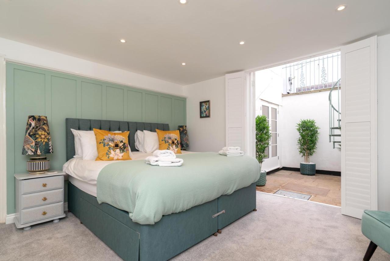 Stunning 2 Bed Basement Flat In The Heart Of Cheltenham! Apartment