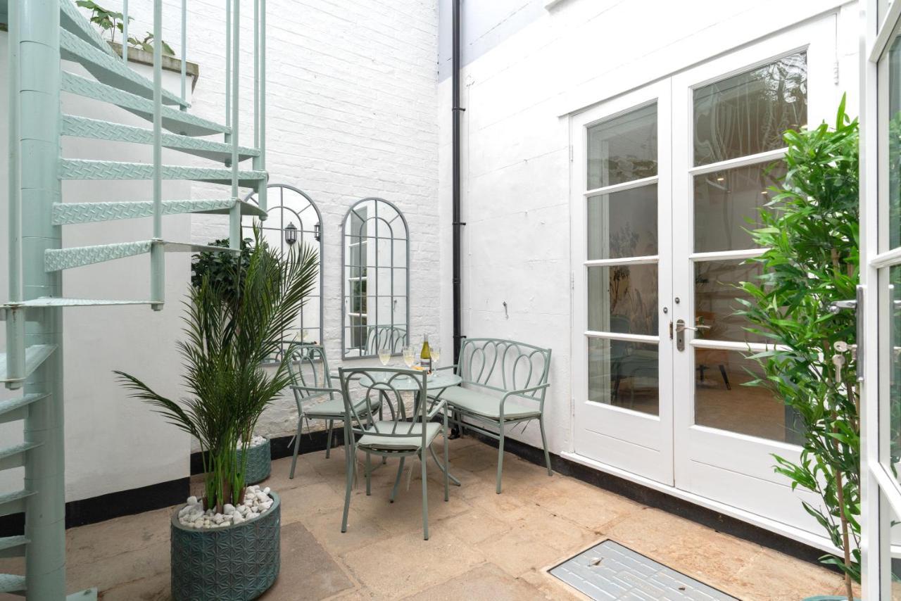 Stunning 2 Bed Basement Flat In The Heart Of Cheltenham! * Cheltenham