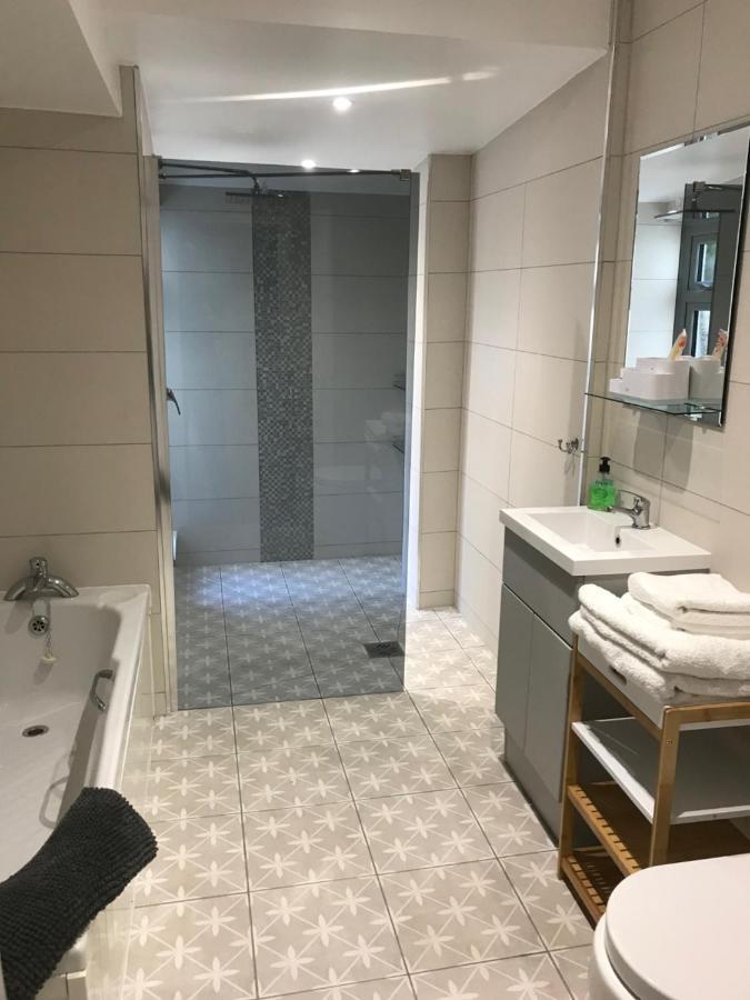 Luxury Refurbished 2 Bedroom Regency Apartment