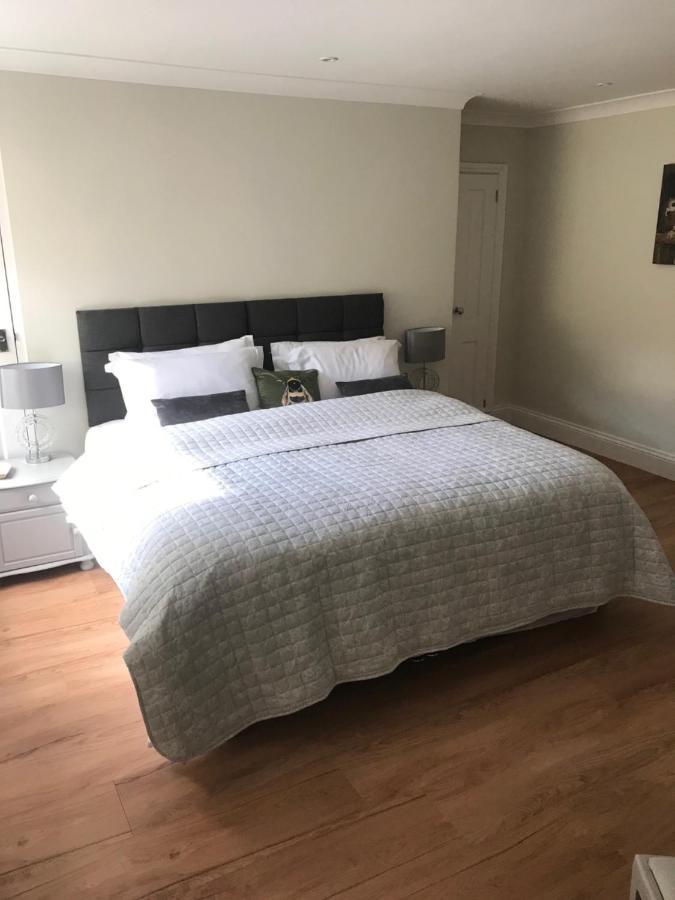 Apartment Luxury Refurbished 2 Bedroom Regency Cheltenham