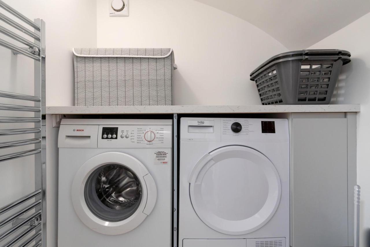 Stunning 2 Bed Basement Flat In The Heart Of Cheltenham!