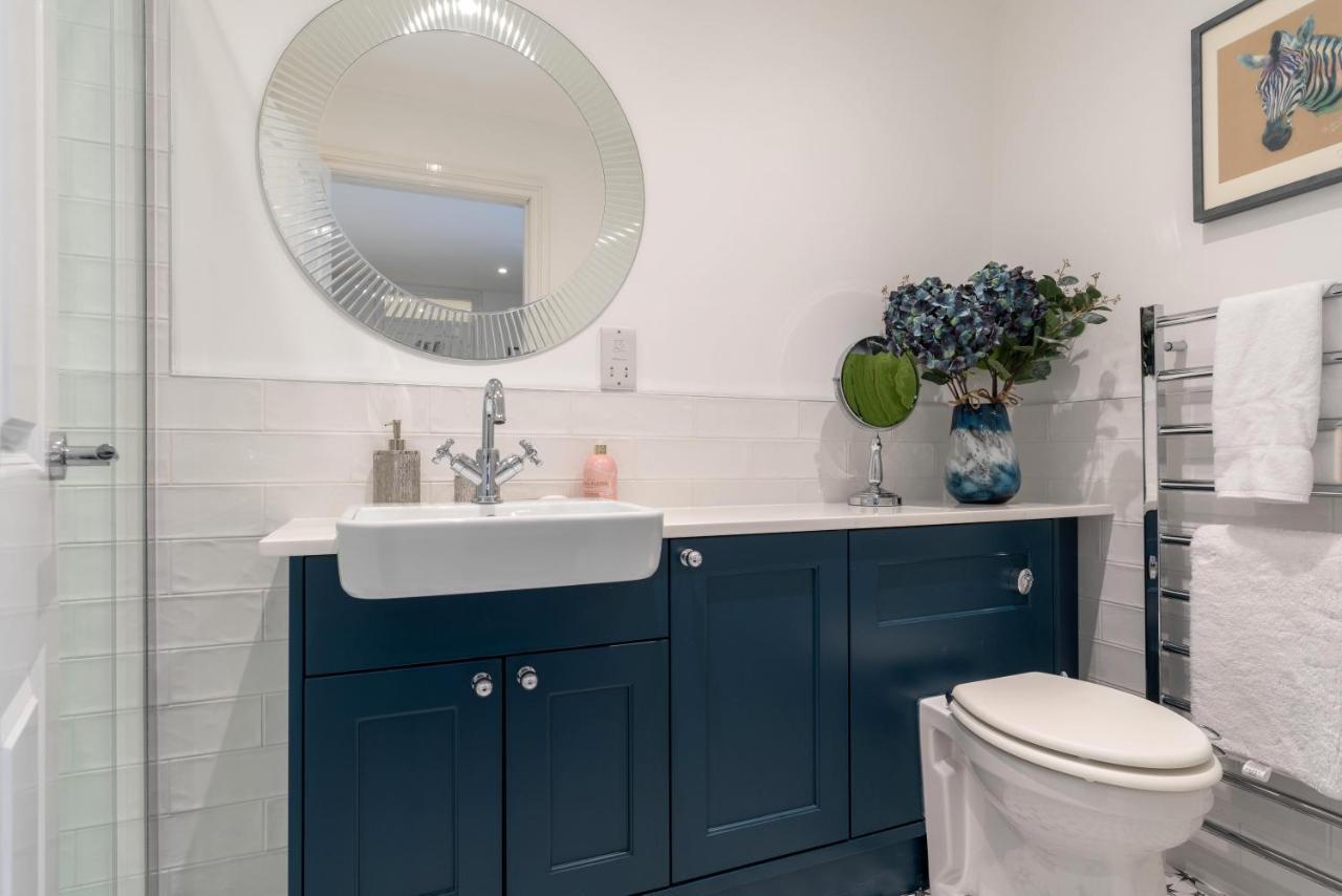 Stunning 2 Bed Basement Flat In The Heart Of Cheltenham! Cheltenham
