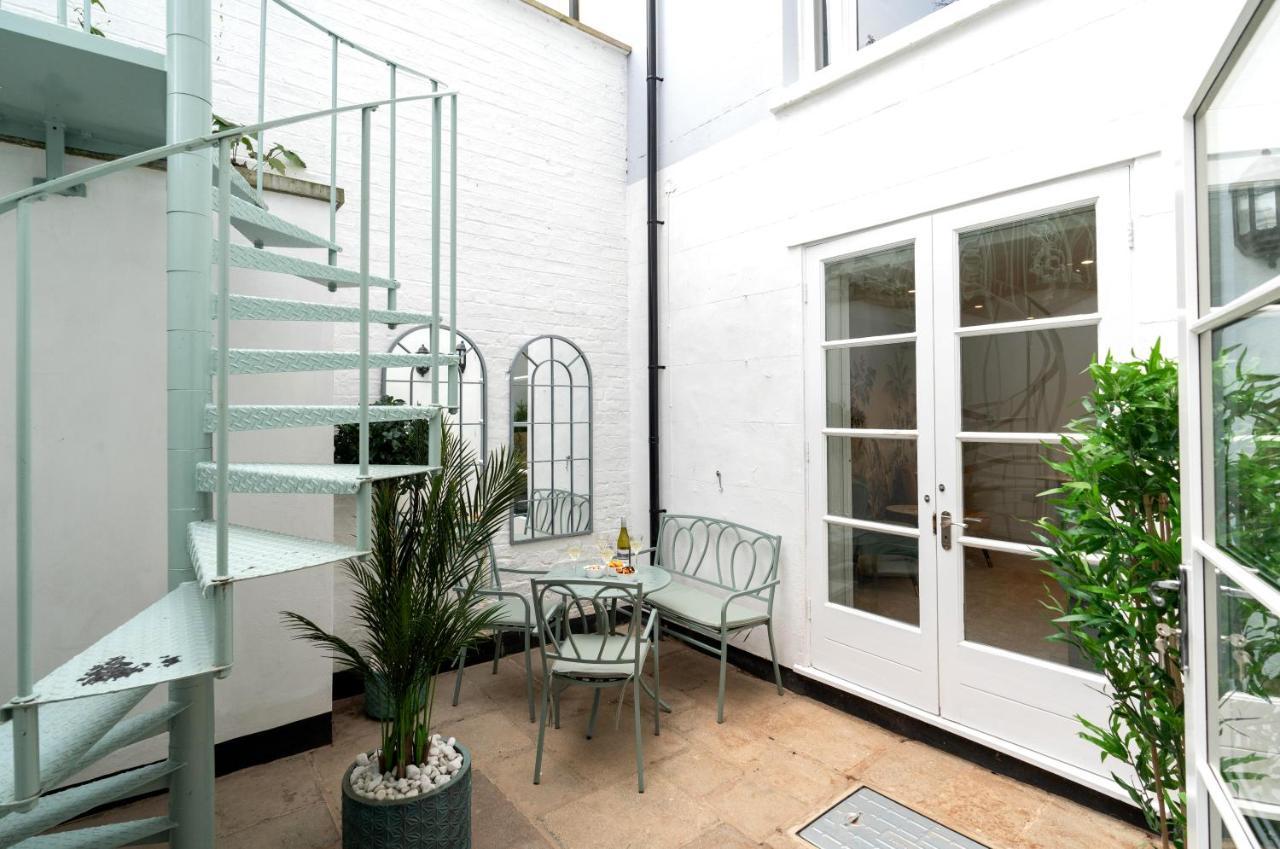 Stunning 2 Bed Basement Flat In The Heart Of Cheltenham! Apartment