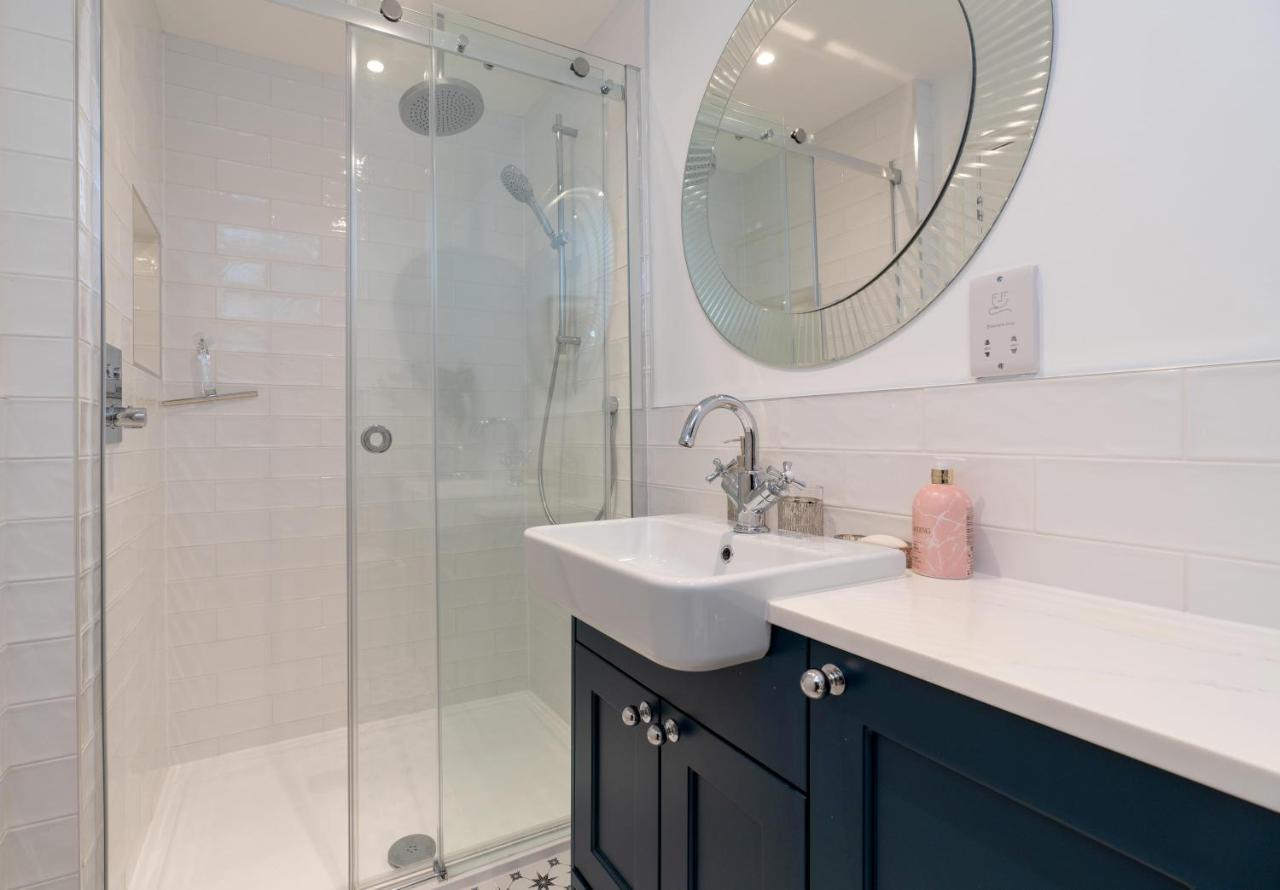 Apartment Stunning 2 Bed Basement Flat In The Heart Of Cheltenham! Cheltenham