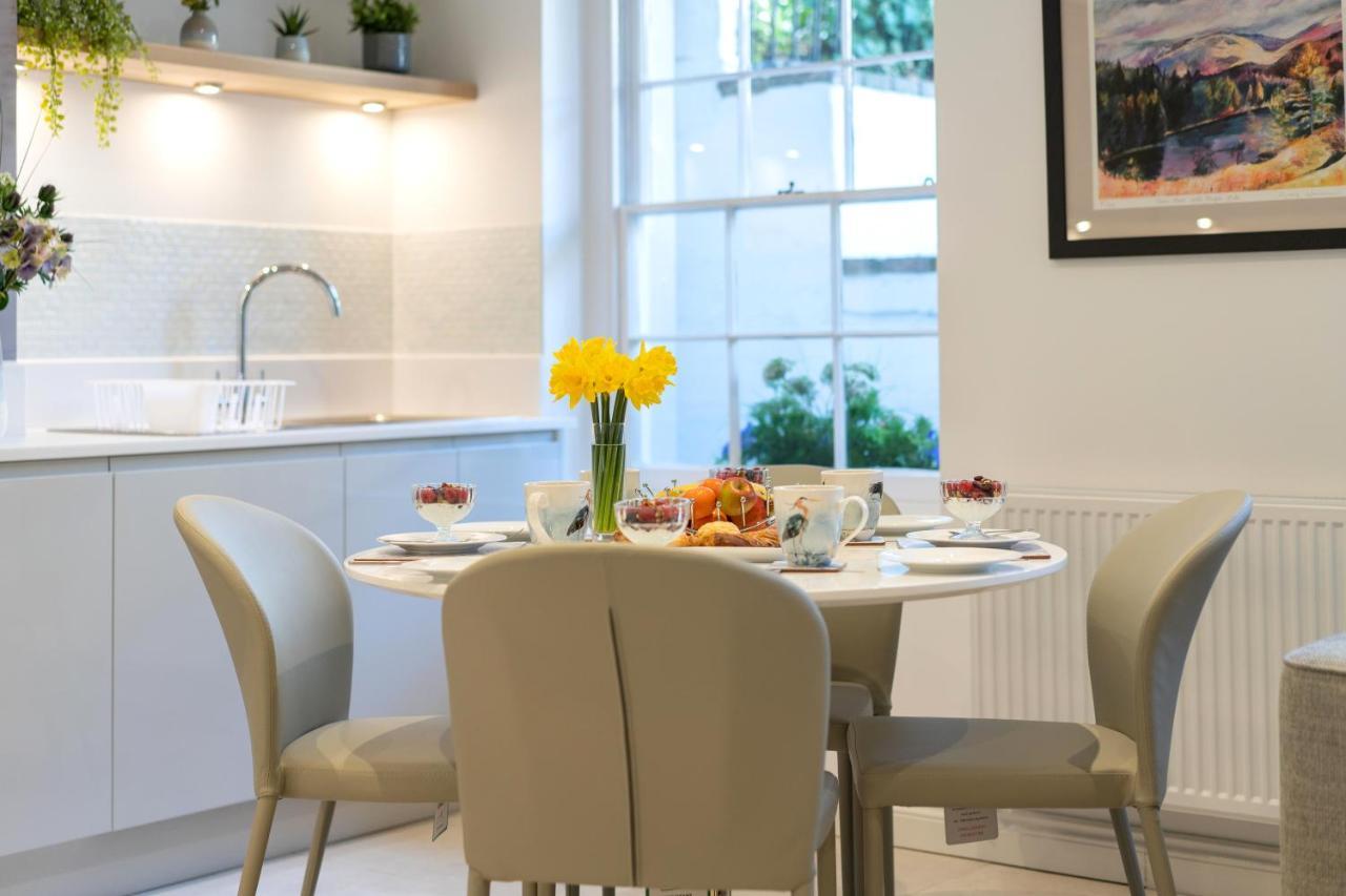 Stunning 2 Bed Basement Flat In The Heart Of Cheltenham! Apartment