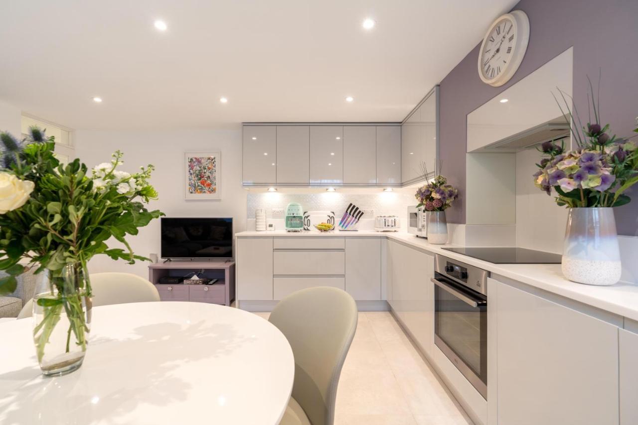 Apartment Stunning 2 Bed Basement Flat In The Heart Of Cheltenham! *