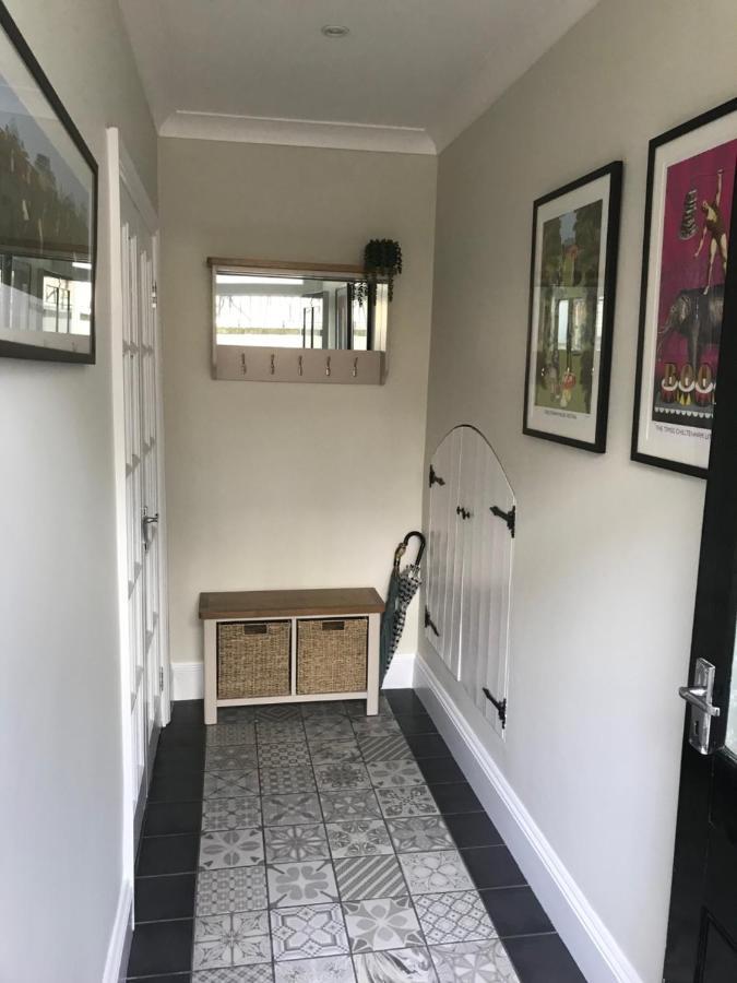 Luxury Refurbished 2 Bedroom Regency Apartment Cheltenham
