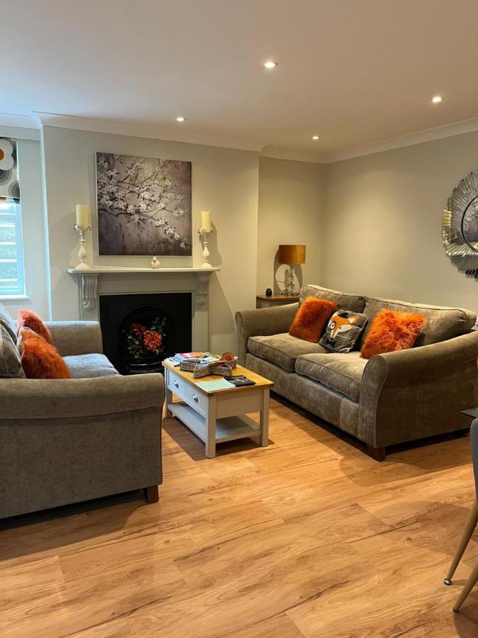 Luxury Refurbished 2 Bedroom Regency Apartment Cheltenham