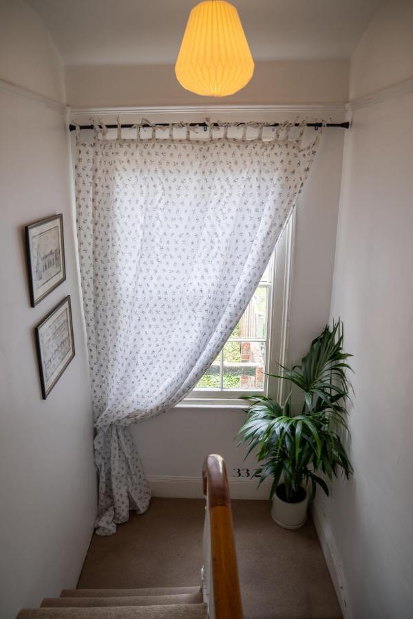 No 33 Stylish And Modern 1 Bed *