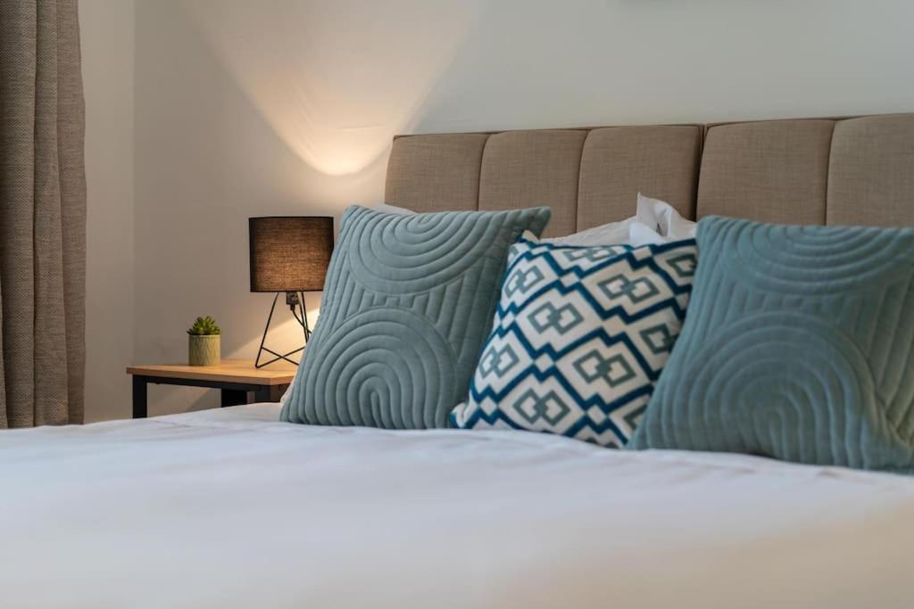 Content-living Apartment Cheltenham