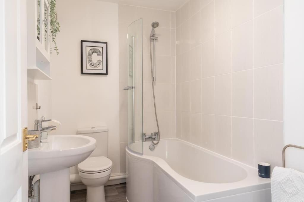 Content-living Apartment Cheltenham
