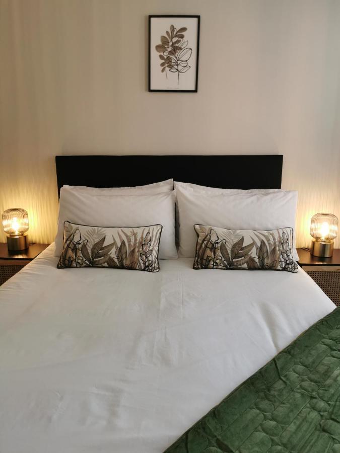 Axiom - Beautiful Stylish 2 Bed. * Cheltenham