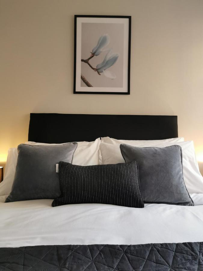 Axiom - Beautiful Stylish 2 Bed. * Cheltenham