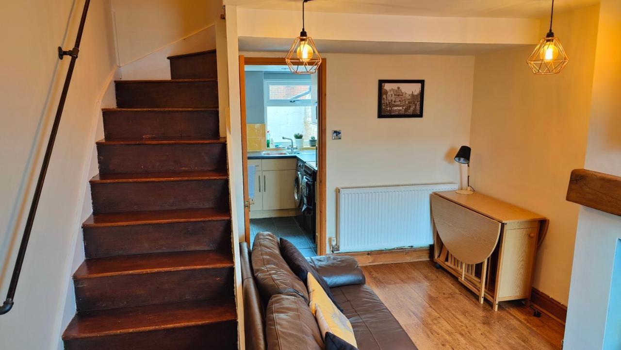 Town Centre House With Free Parking Apartment Cheltenham
