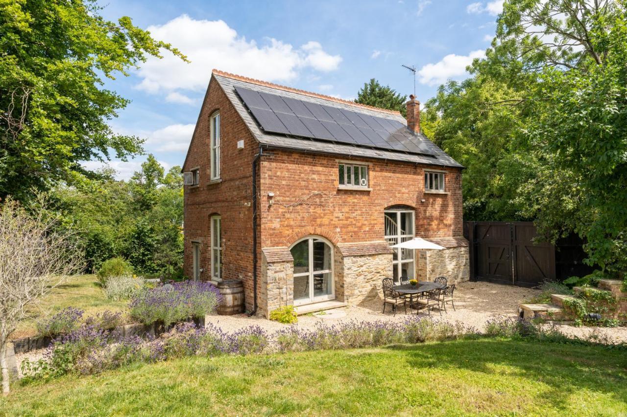 Holiday home Boddington Mill, Enchanting 3 Bdr Retreat By Oriri Cheltenham