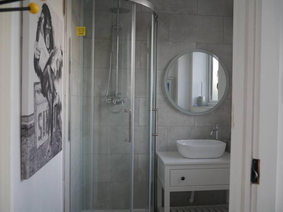 -self-catering-2 Bedrooms Apartment
