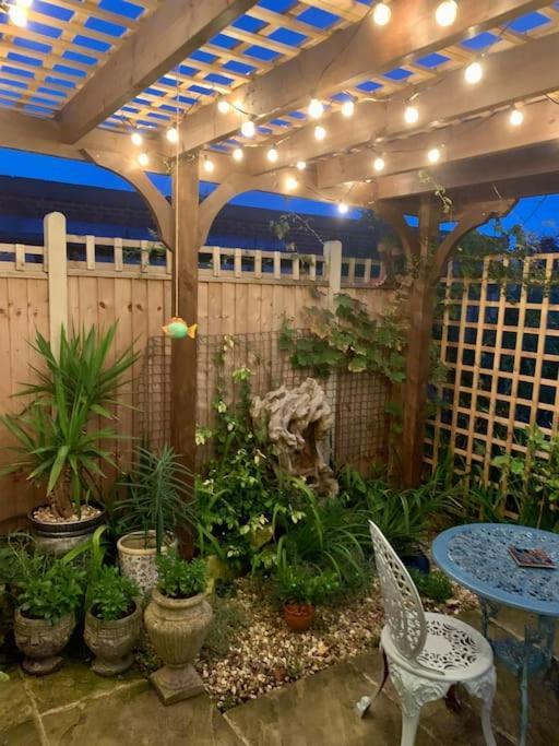 The Snug In Cheltenham, Leckhampton - A Cosy & Unique Space Chalet