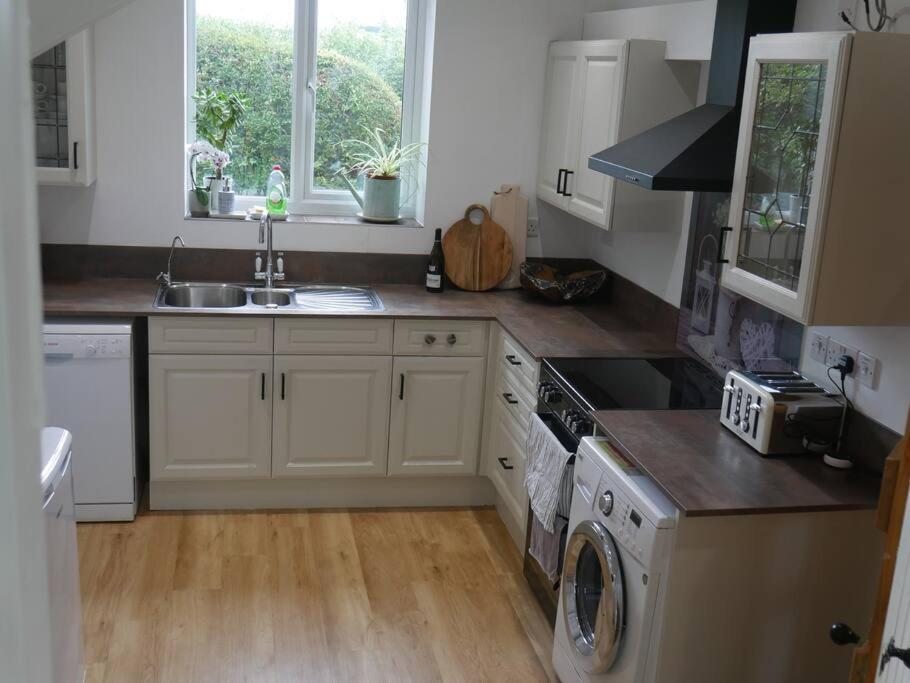-self-catering-2 Bedrooms * Cheltenham