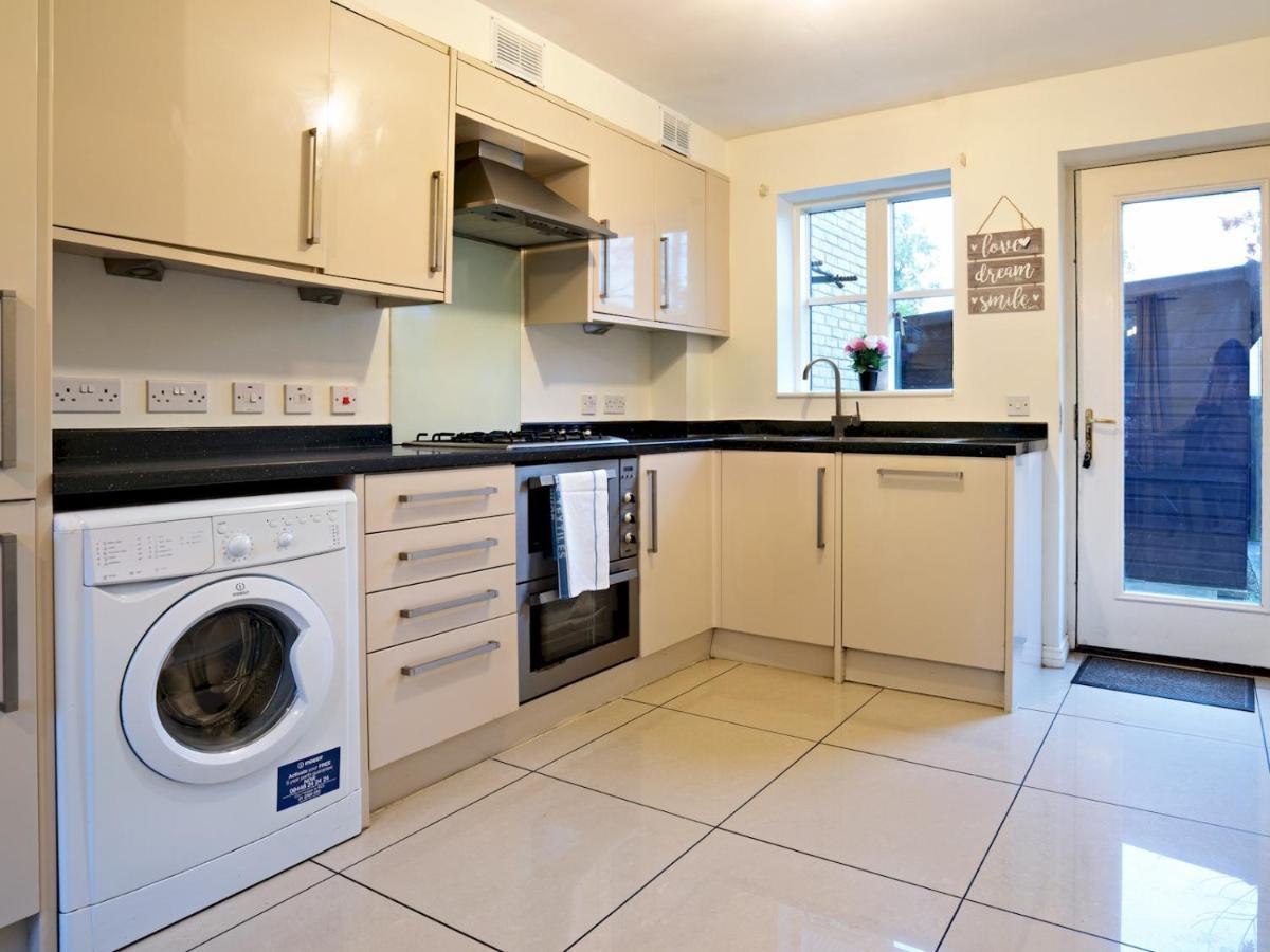 Pass The Keys Modern Townhouse With Secure Parking And Garden Holiday home *