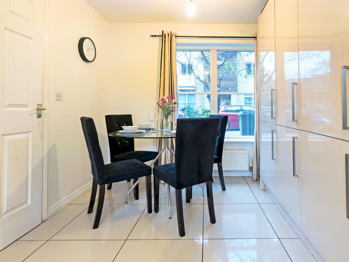Pass The Keys Modern Townhouse With Secure Parking And Garden Cheltenham
