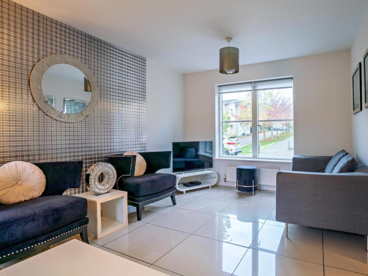 Pass The Keys Modern Townhouse With Secure Parking And Garden Holiday home